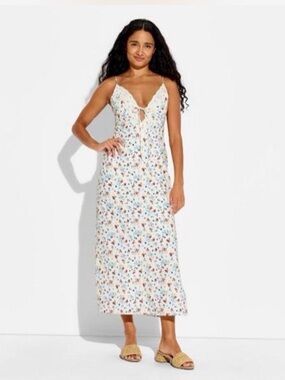 Target White Floral Lace-Trim Satin Chemise with Red & Blue Flowers